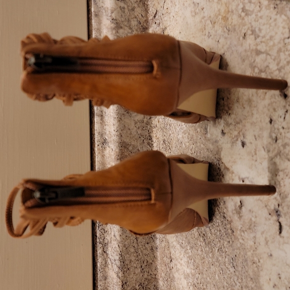 Stacked high heels ,size 7.5b USA sizing. Brand new never worn. - Picture 2 of 4